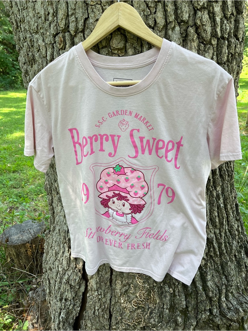 ⭐️Strawberry Shortcake Graphic Tee in size M